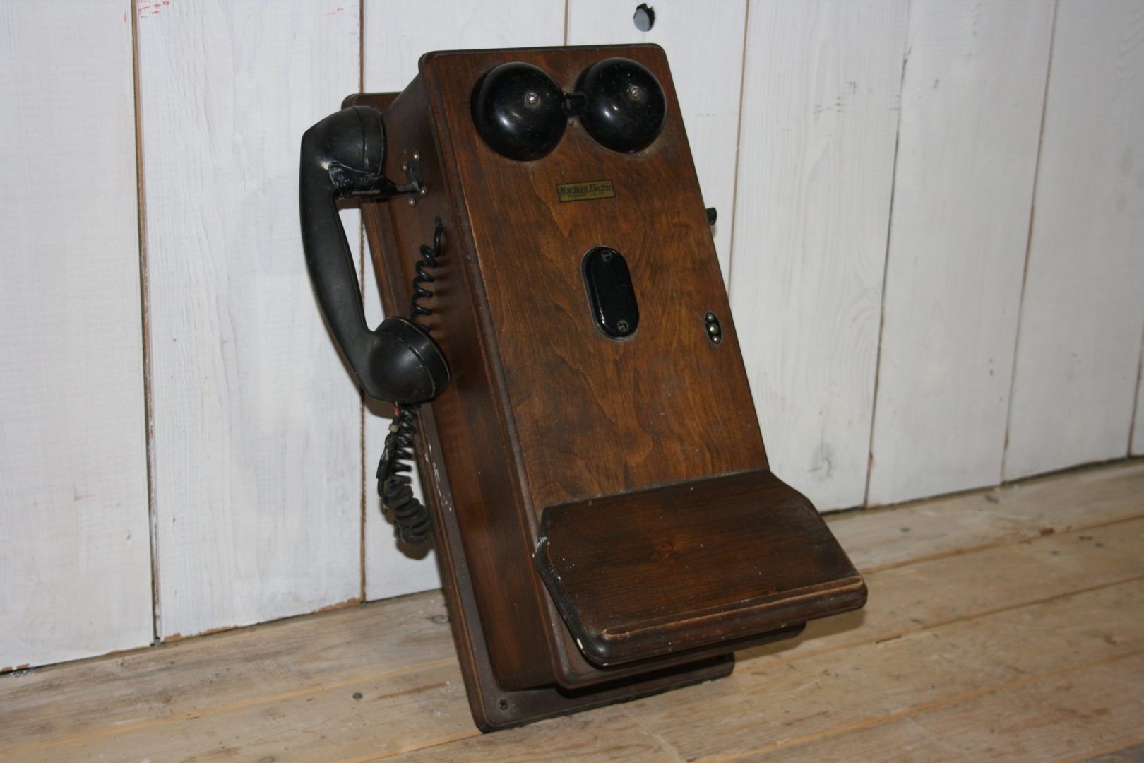 Northern Electric – Model N417AH Wooden Wall Mount Telephone – Bored Whale  At Antiques Plus